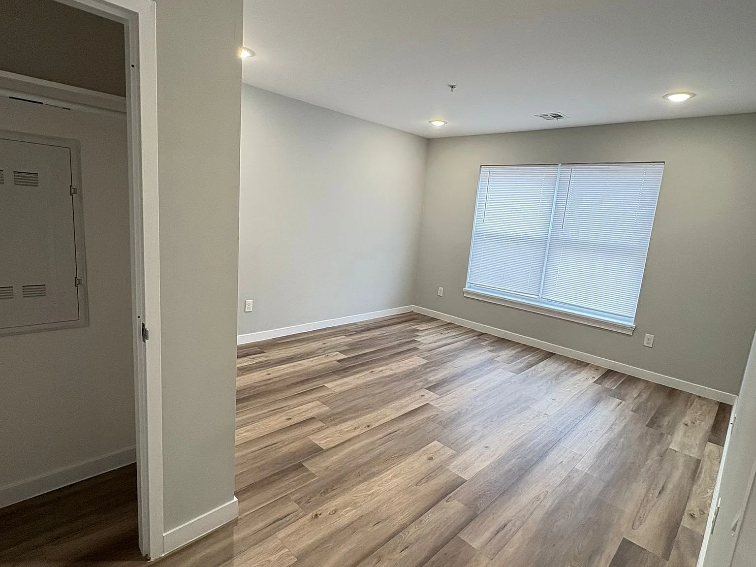 100 Carroll St — Photo 4