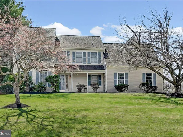 100 Trowbridge Ln, Downingtown, PA 19335