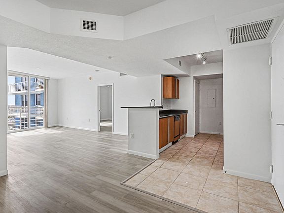 4th image of 1551 N Flagler Drive #1514