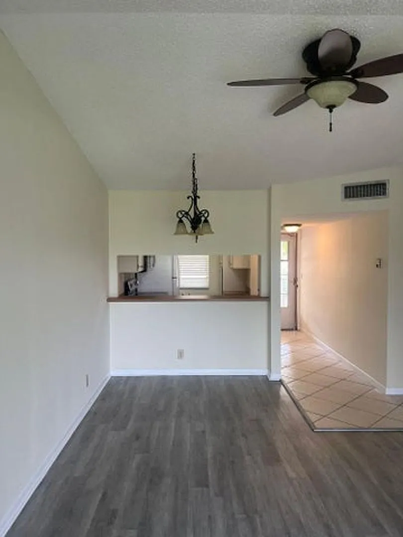 Building Photo - 9993 Three Lakes Cir