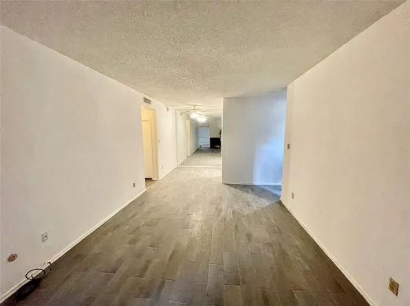 10049 Westpark Dr APT 189, Houston, TX 77042