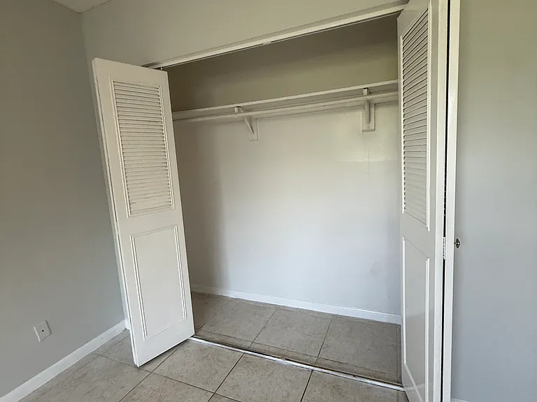 615 NE 10th St #204 — Photo 7