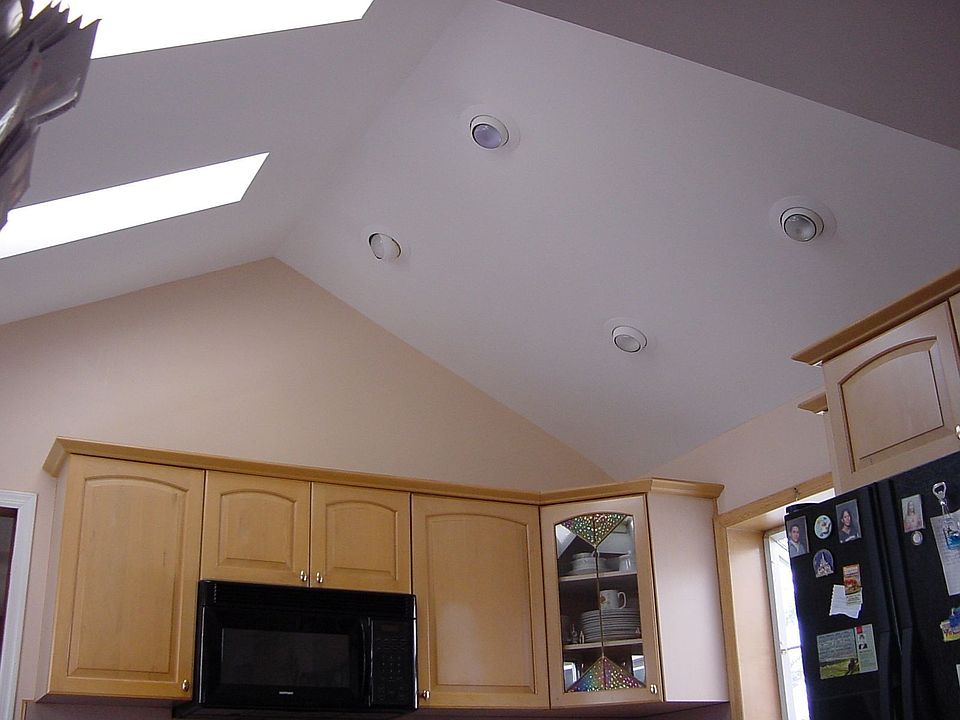 Valted Ceiling w/Skylights/High Hats