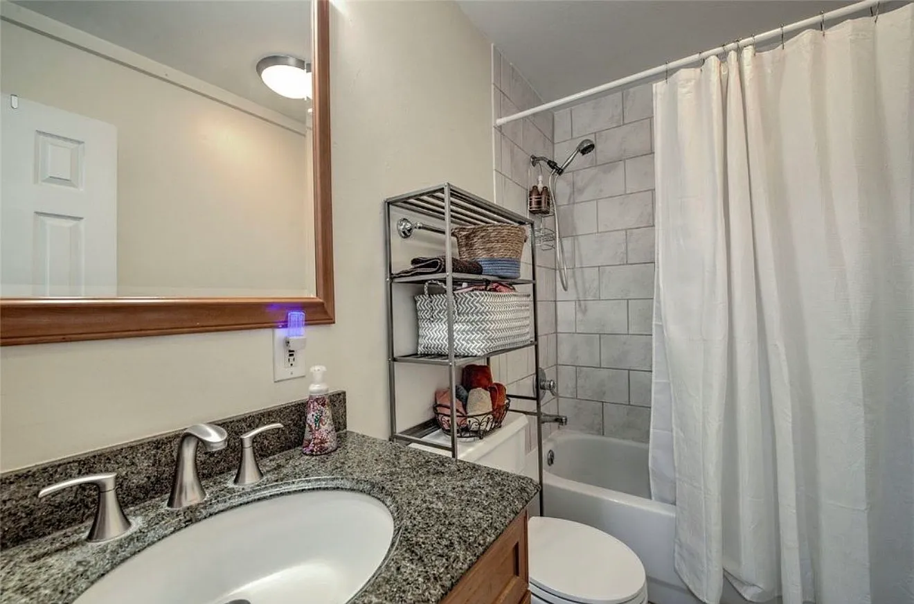 2 bed, 850 sqft, $2,500 — Photo 1