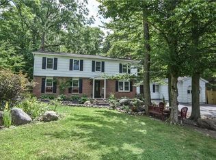 16 Glen Acre Dr, Pittsford, NY 14534