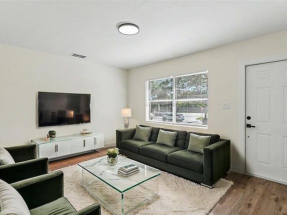 2nd image of 621 Hollingsworth Rd
