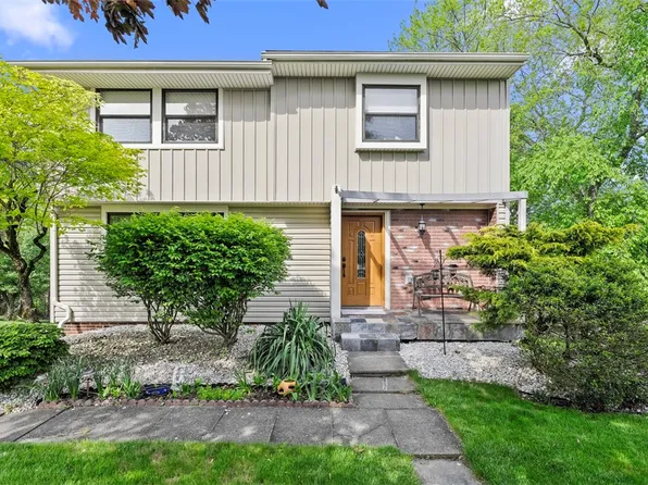 2880 Willowick Ct, Bridgeville, PA 15017