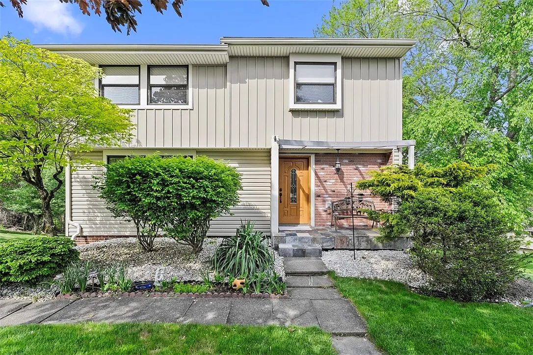 2880 Willowick Ct photo 1