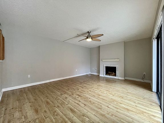 3rd image of 3249 Gardens East Dr APT A