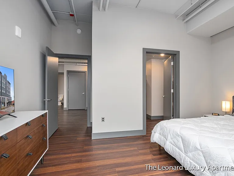 The Leonard Luxury Apartments — Photo 32