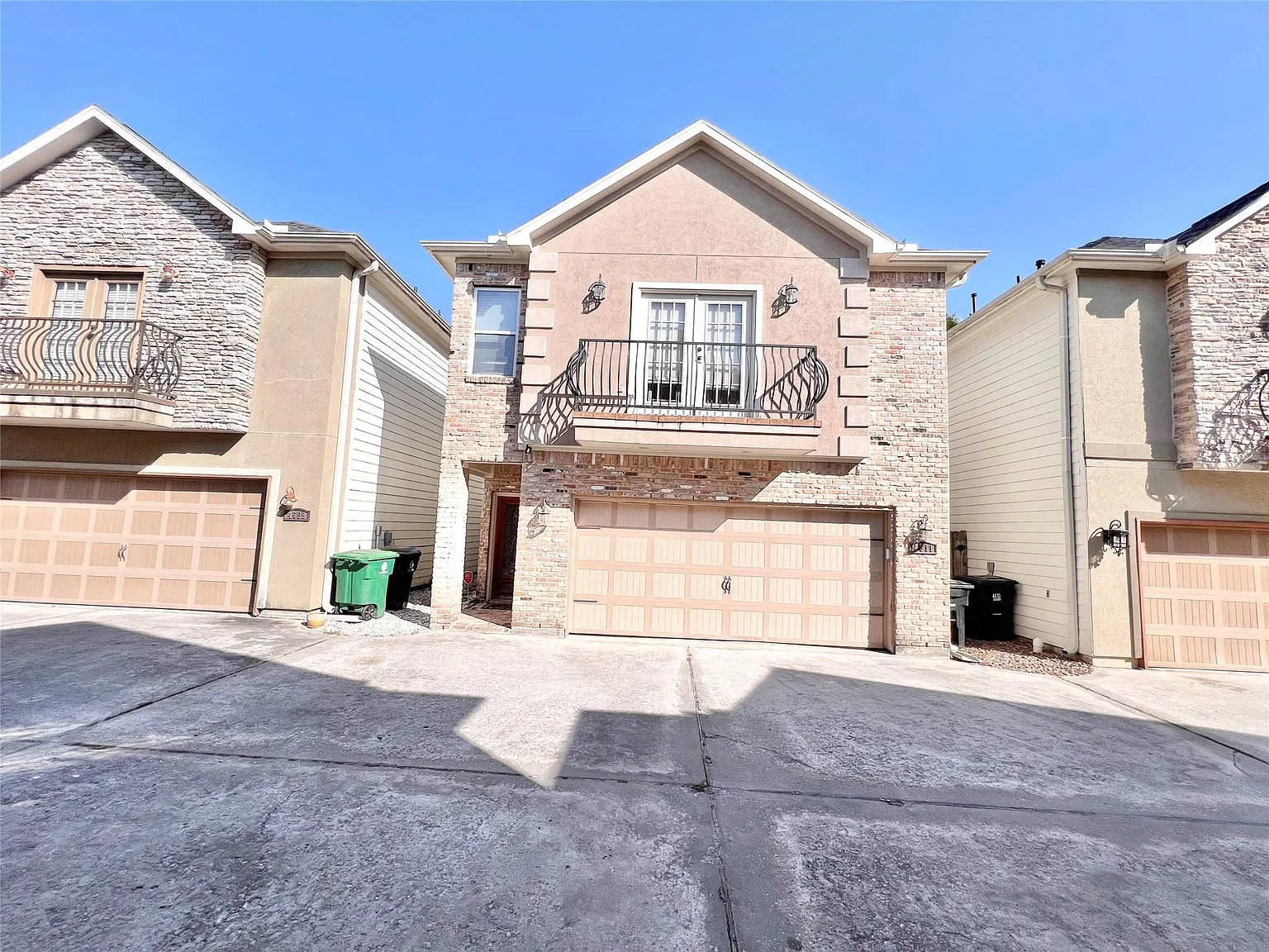 3 bed, 2.5 bath, 2084 sqft, $2,500 — Photo 4