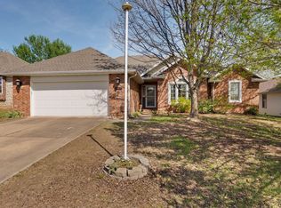 442 S Yellowwood Drive, Springfield, MO 65809
