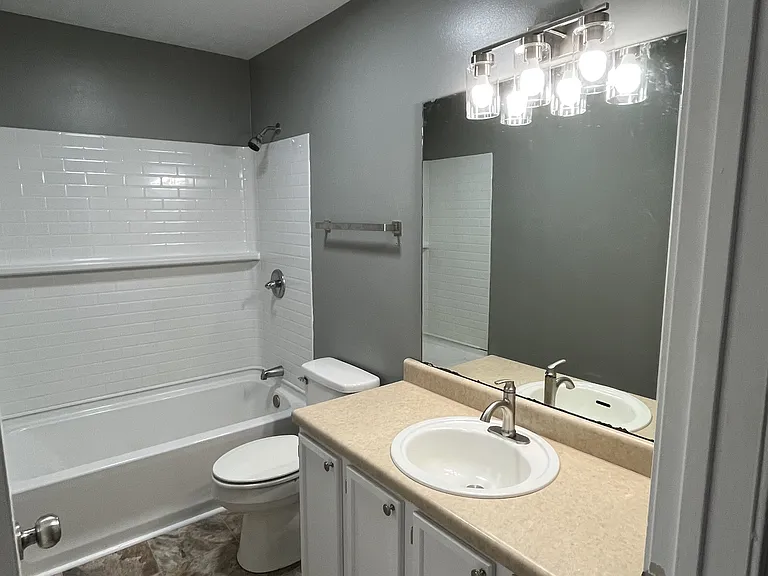 155 W Thomas St #1 — Photo 2