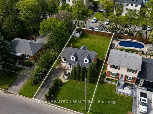 47 Dromore Cres, Toronto, ON M2R 2H4