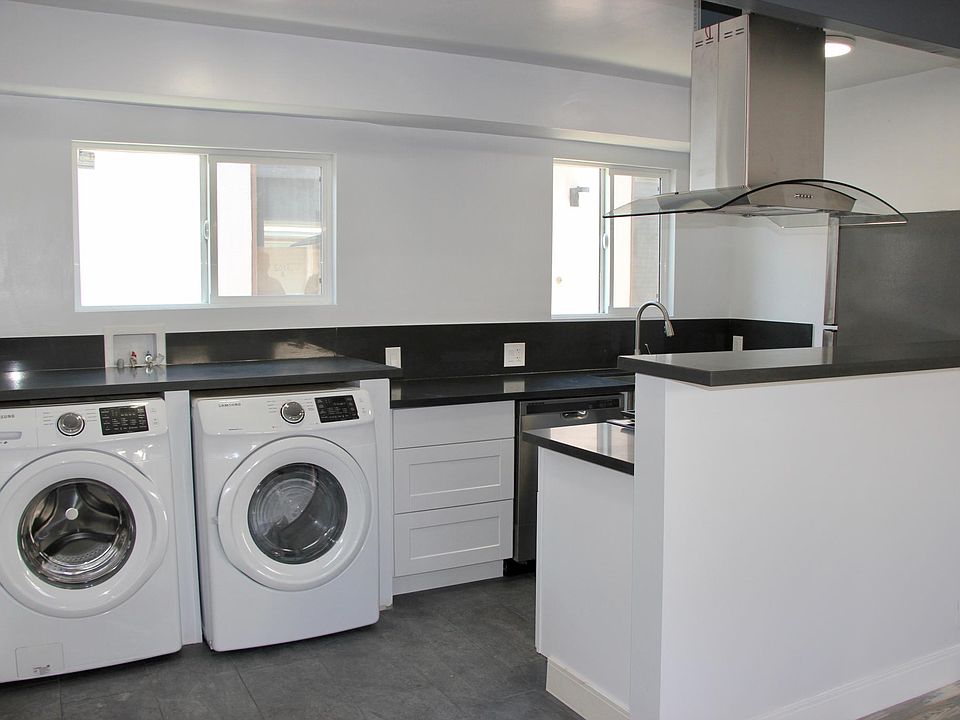 1st image of 3106 W Victory Blvd #B