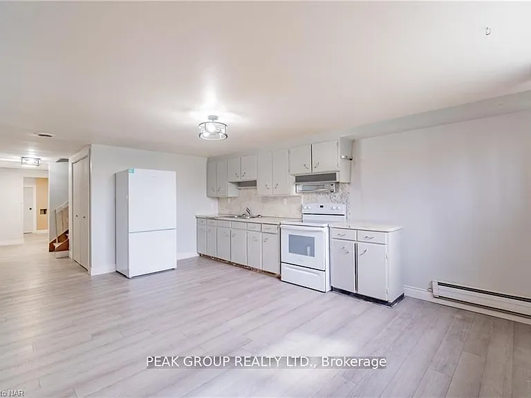 248 Bertie St #LOWER — Photo 6
