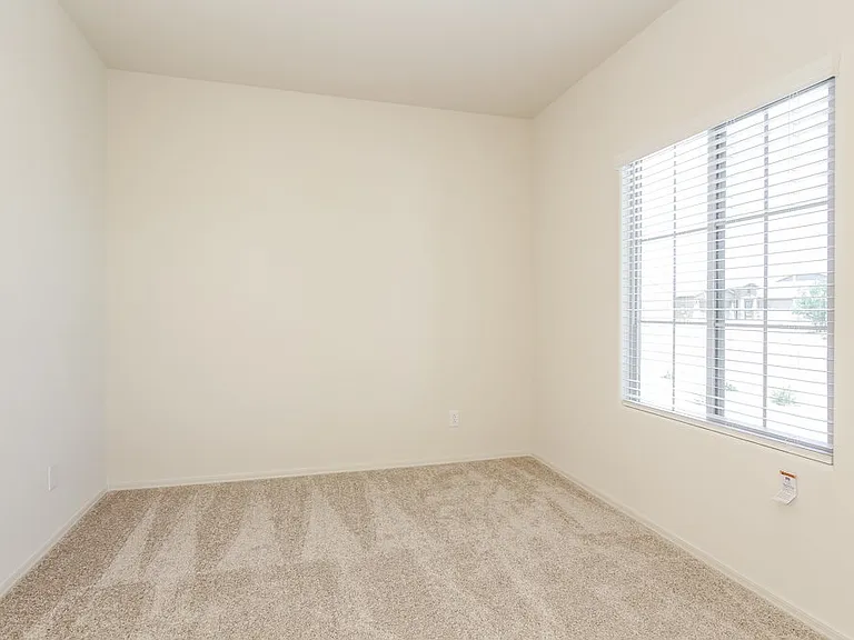 5012 S 109th Dr — Photo 11