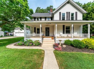 128 Forest Hill Dr, Avon Lake, OH 44012