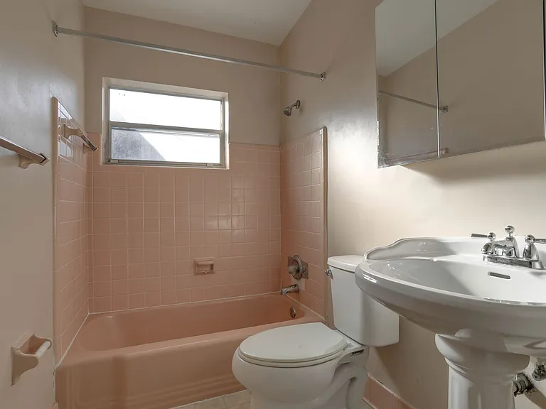 1704 Edmundshire Rd — Photo 10