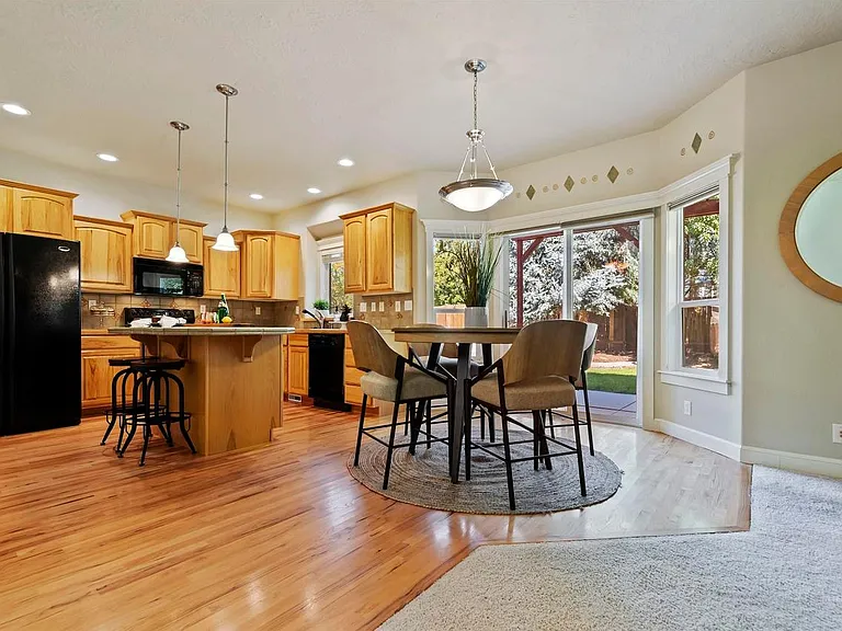 2516 E Alpomado Ct — Photo 12
