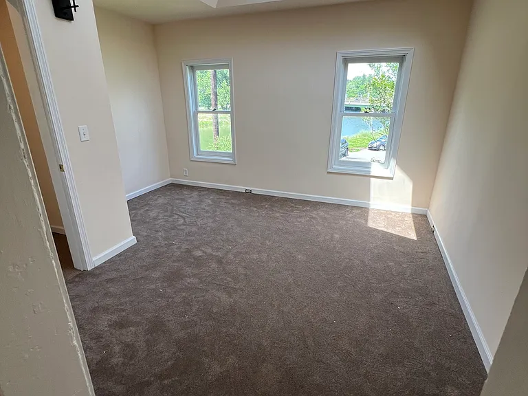1021 W Seneca St — Photo 14