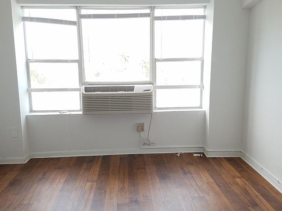 3rd image of 810 Washington Ave #610