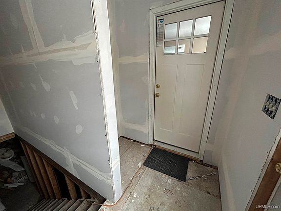 3rd image of 819 W Superior St