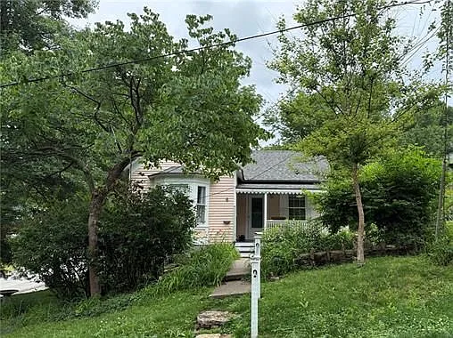 2 bed, 1.0 bath, 6399 sqft, $2,400 — Photo 1
