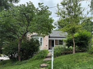 6 W 12th St, Parkville, MO 64152