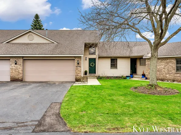 2350 Highland View Dr SE, Grand Rapids, MI 49506