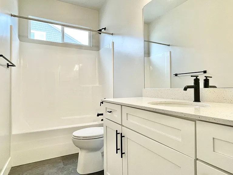 1572 N 3950 W — Photo 15