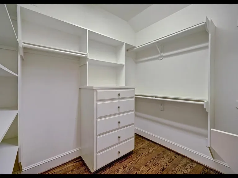 2401 Radcliffe St — Photo 10