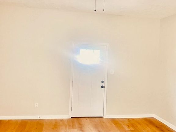 3rd image of 2429 Cliffdale St