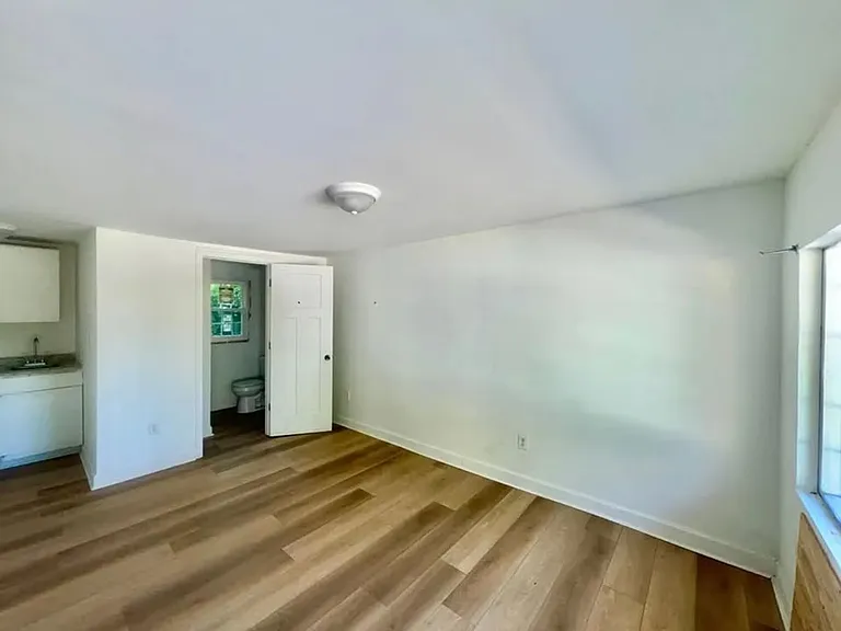 1103 Dunbar St — Photo 4