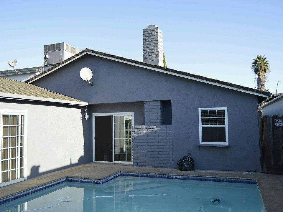 2nd image of 2111 Newbury Cir