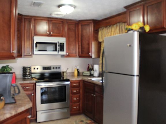 4th image of 401 SE Tribble St