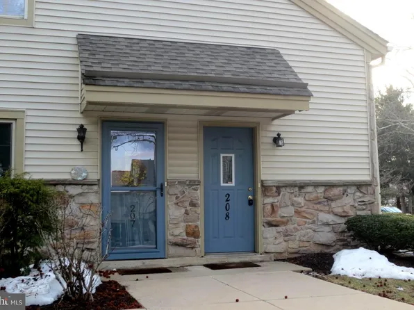208 Foxmeadow Dr #208, Royersford, PA 19468