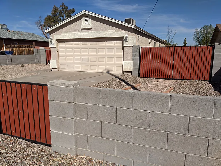 2536 E McArthur Dr — Photo 2