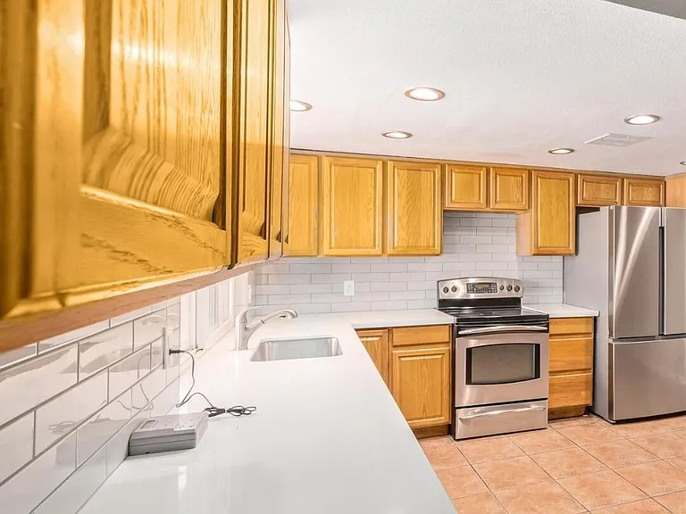7716 W Cora Ln — Photo 3