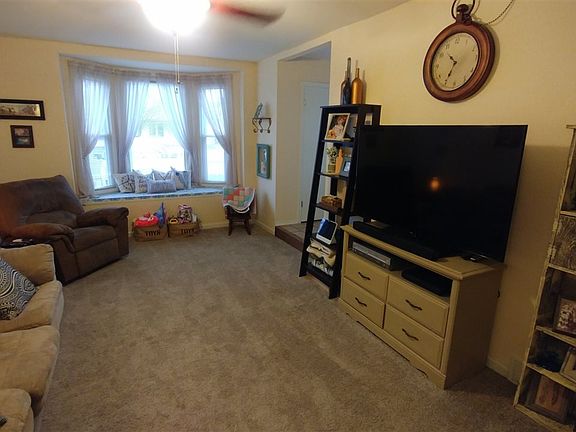 3rd image of 1257 N Derby Ave