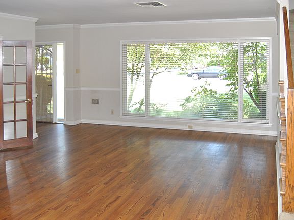 2nd image of 1519 W Kaweah Ave