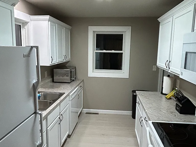 213 11th Ave SW — Photo 3