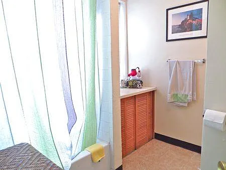 55 Queensberry St #10 — Photo 7