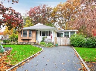 70 Ozone St, Manorville, NY 11949