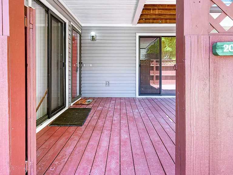 208 Finley Forest Dr — Photo 3