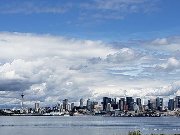 skyline of Seattle, there are views you can see when you walk 5 minutes