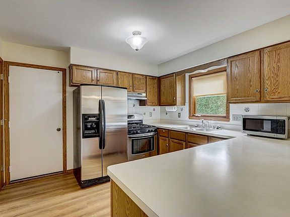 4th image of 1501 Blakewood Ct