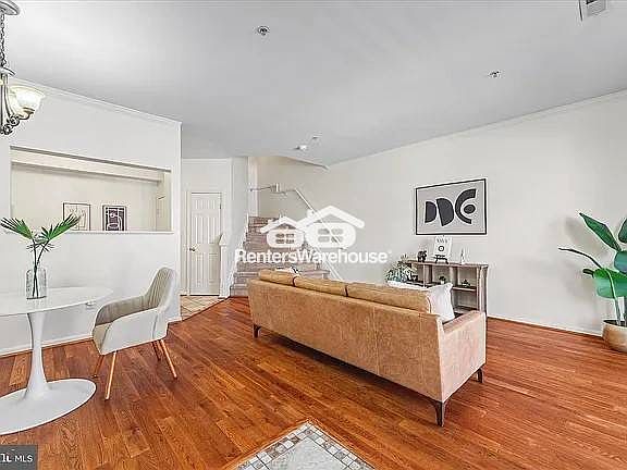 2nd image of 1929 Gardenia Ct