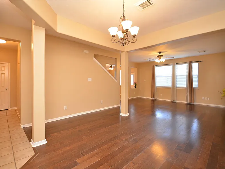 2911 Meadowglen Cv — Photo 20