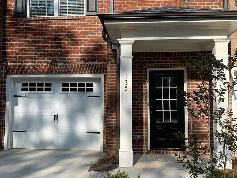135 Sumner Ct — Photo 3